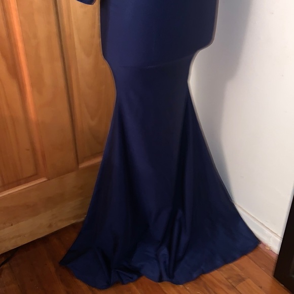 Beautiful Evening Gown - Picture 8 of 16